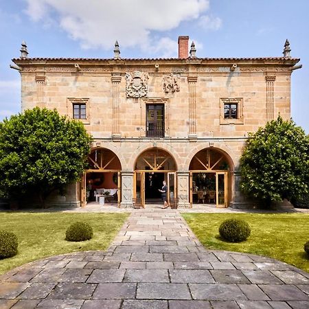 Helguera Palacio Boutique & Antique Vargas Екстериор снимка